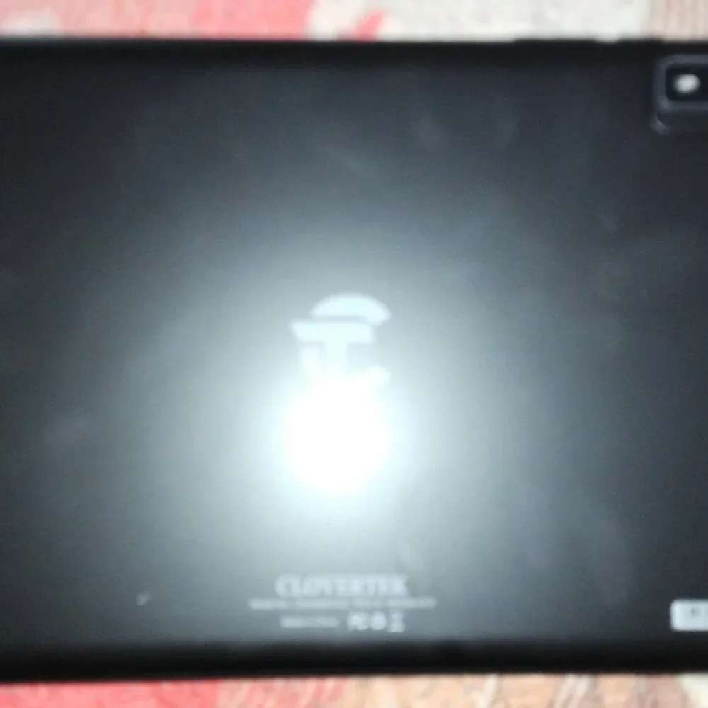 VERY LIGHTLY USED. 10 ILCH UNLOCKED 4G TABLET. HALF PRICE. I BLOCK TIME WASTERS.